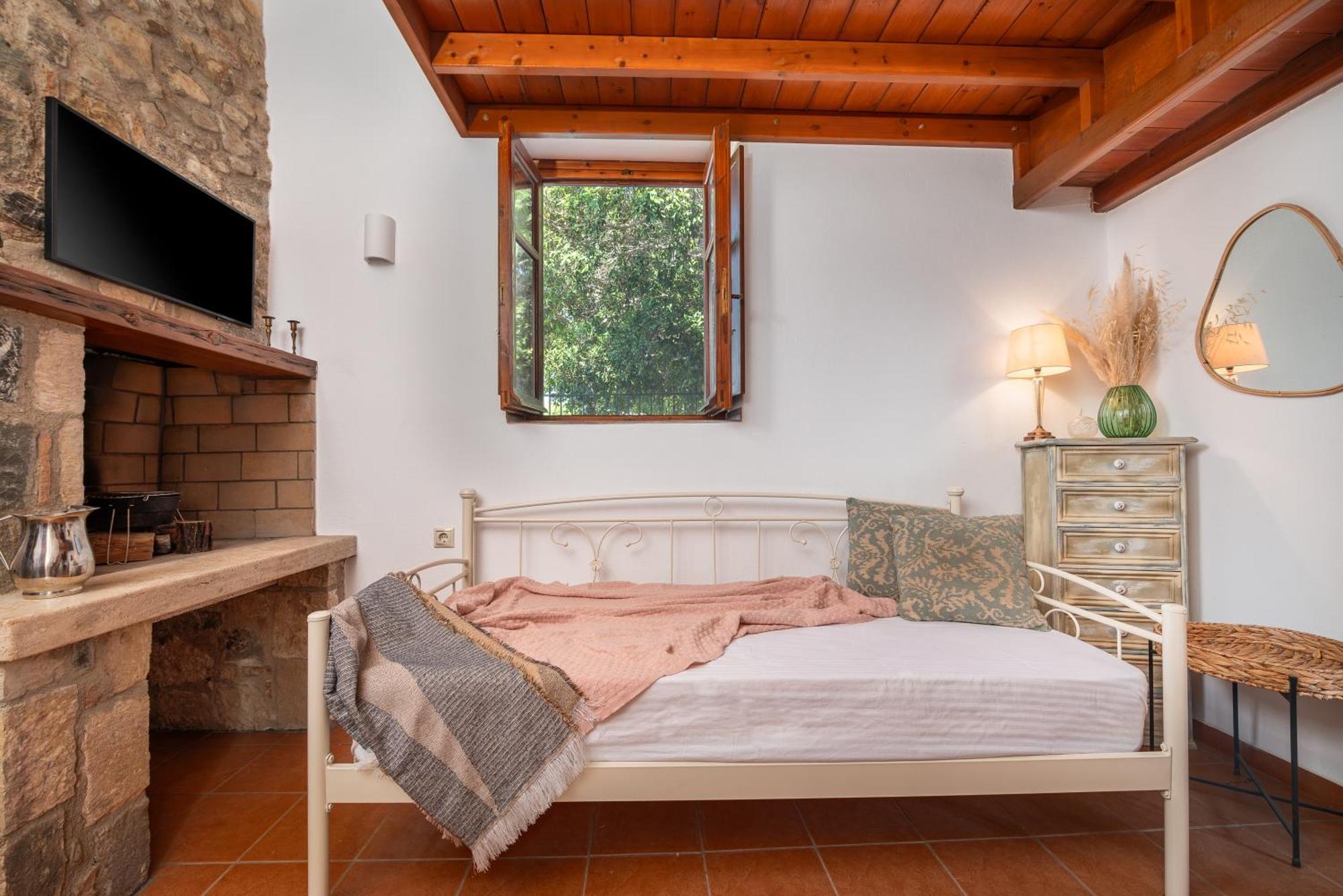 Holiday home Pirgali Stone House Ampavris